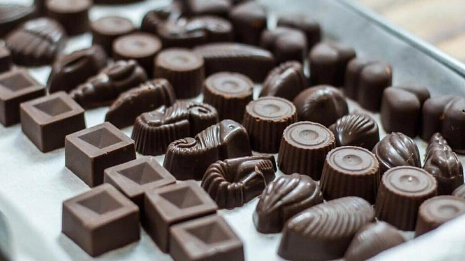 Cách làm tẩy tế bào chết môi từ chocolate